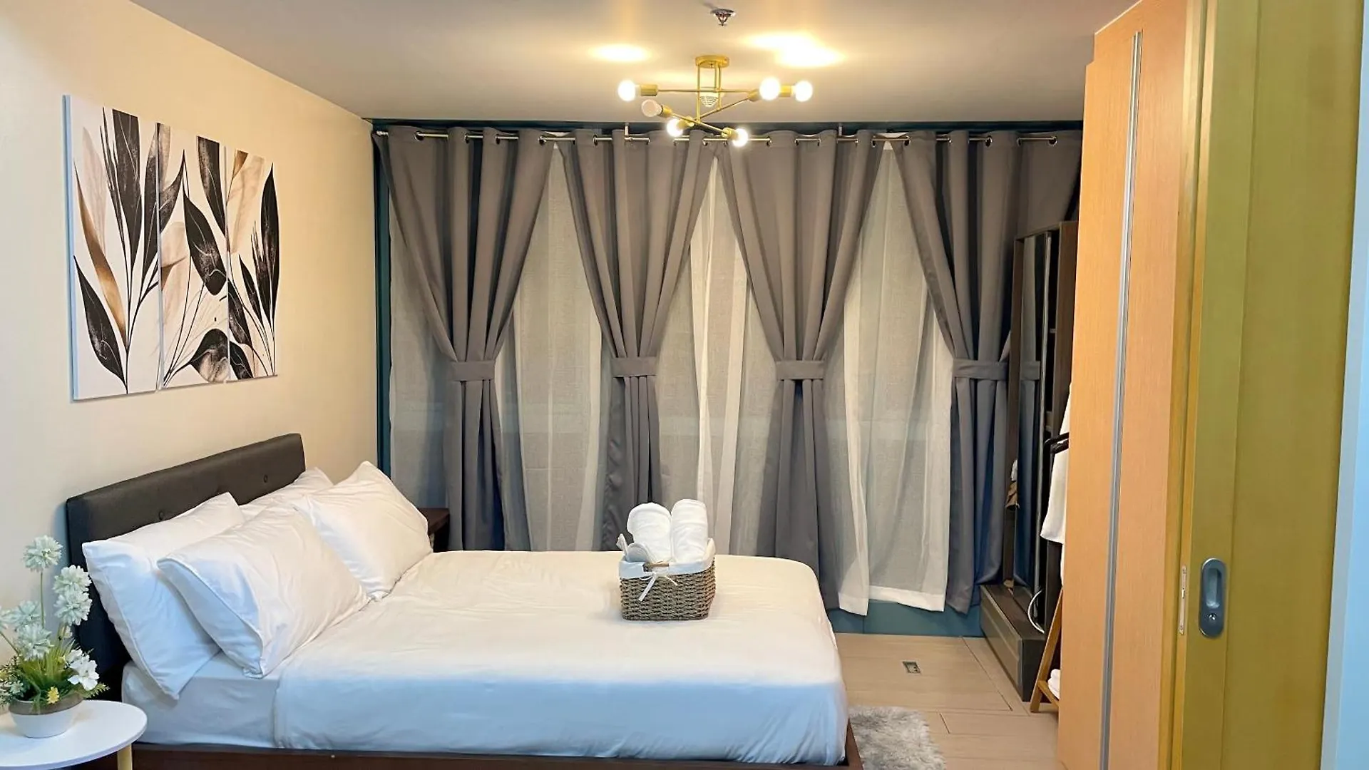 Aparthotel Cozy Minimalist Apartment At One Uptown Residences Bgc Philippines