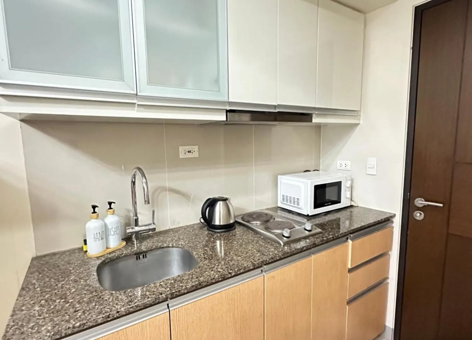 Cozy Minimalist Apartment At One Uptown Residences Bgc